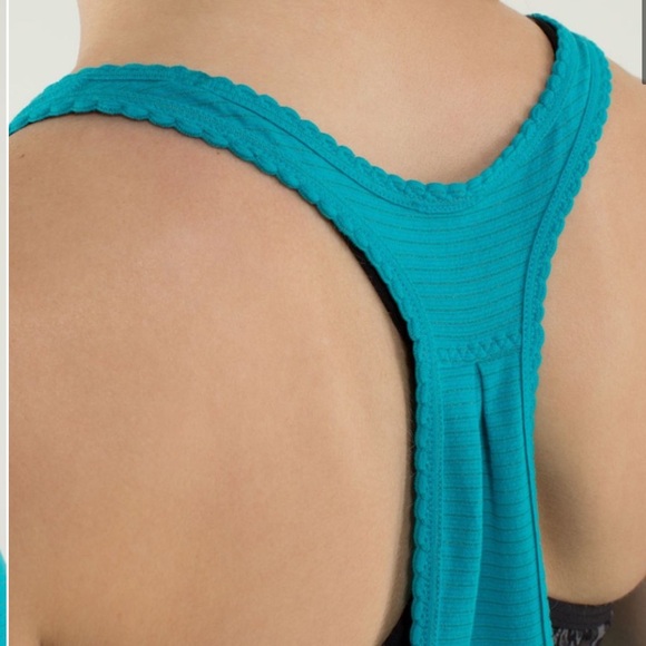 Lululemon 105 F Singlet Tank in Teal Blue - Picture 5 of 9
